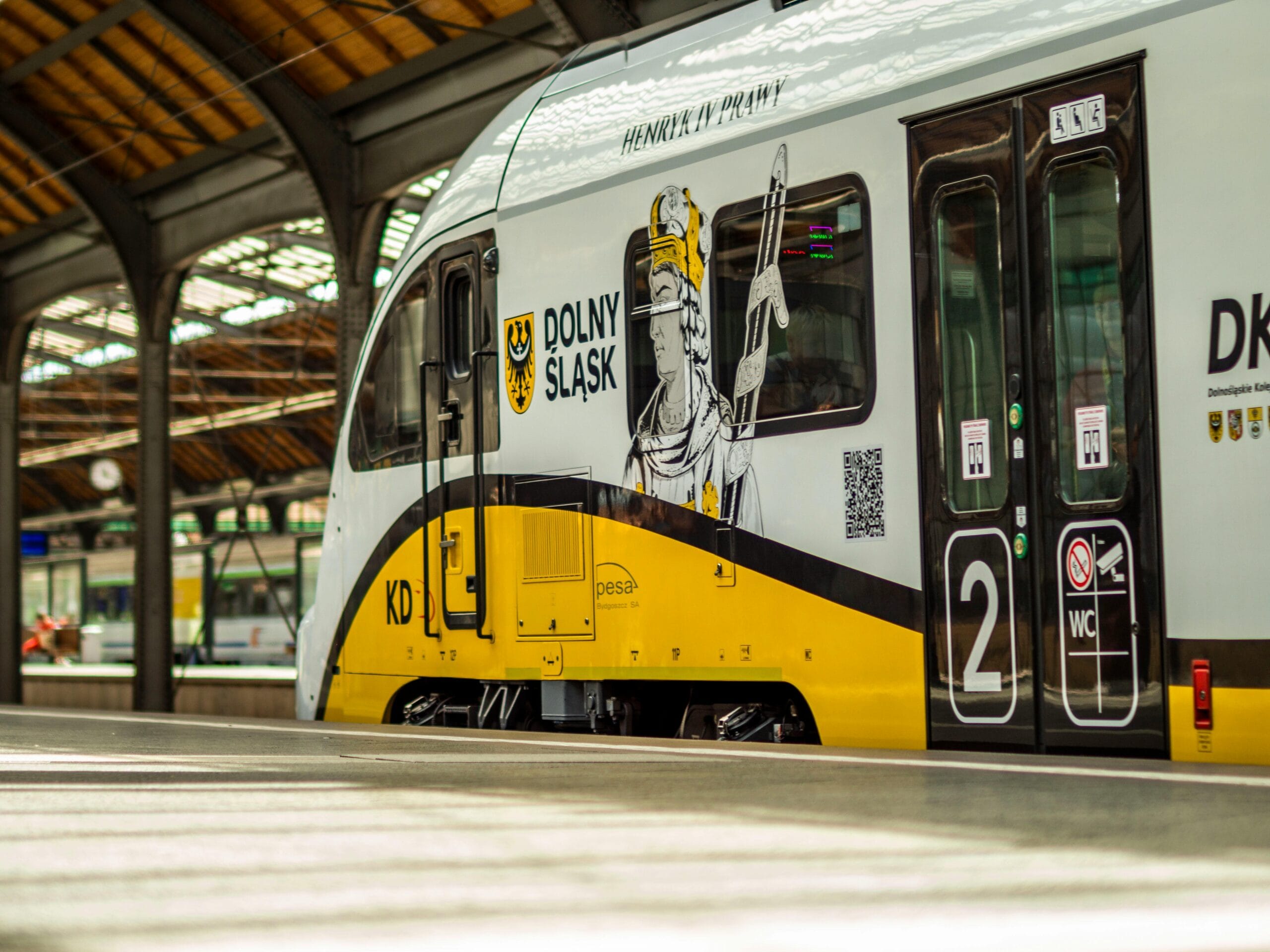 Pociąg Pesy Elf z grafiką Dolnego Śląska