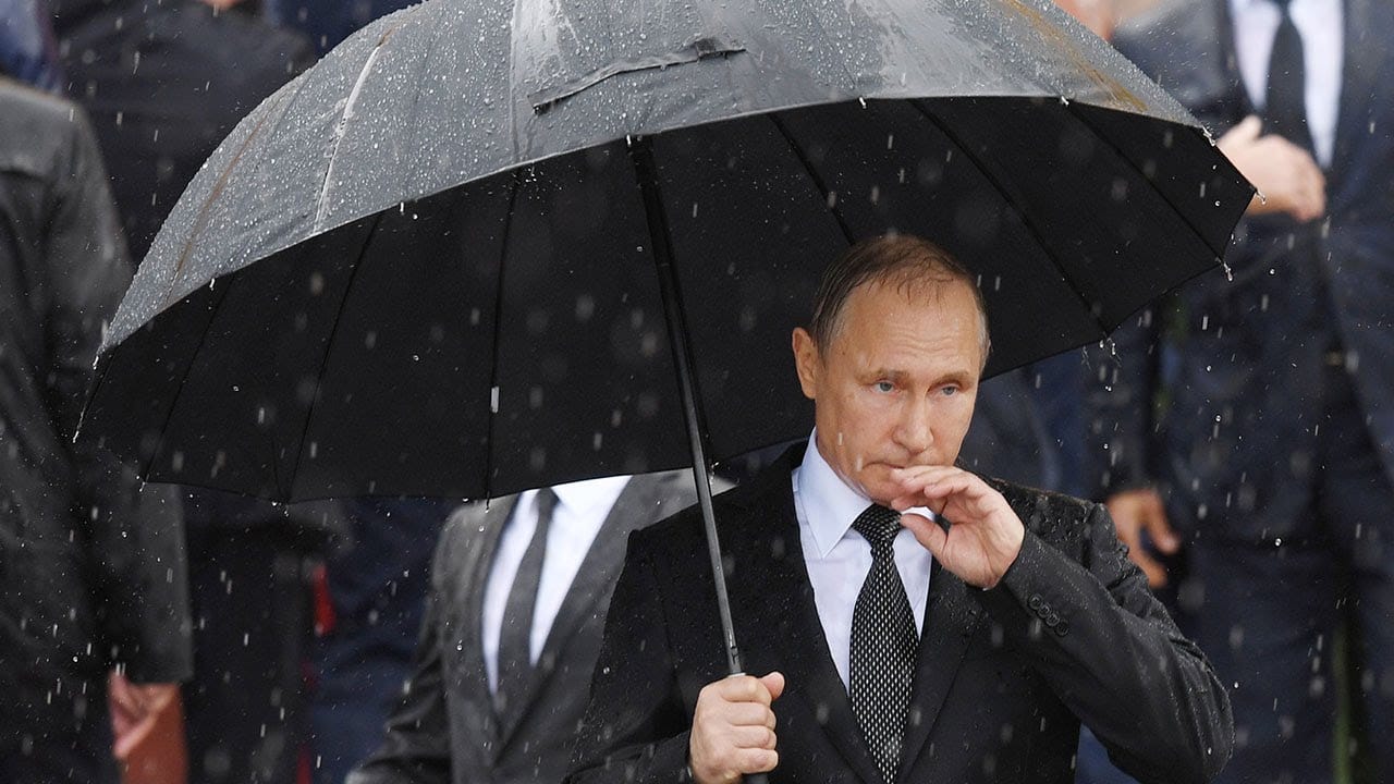 Putin w deszczu