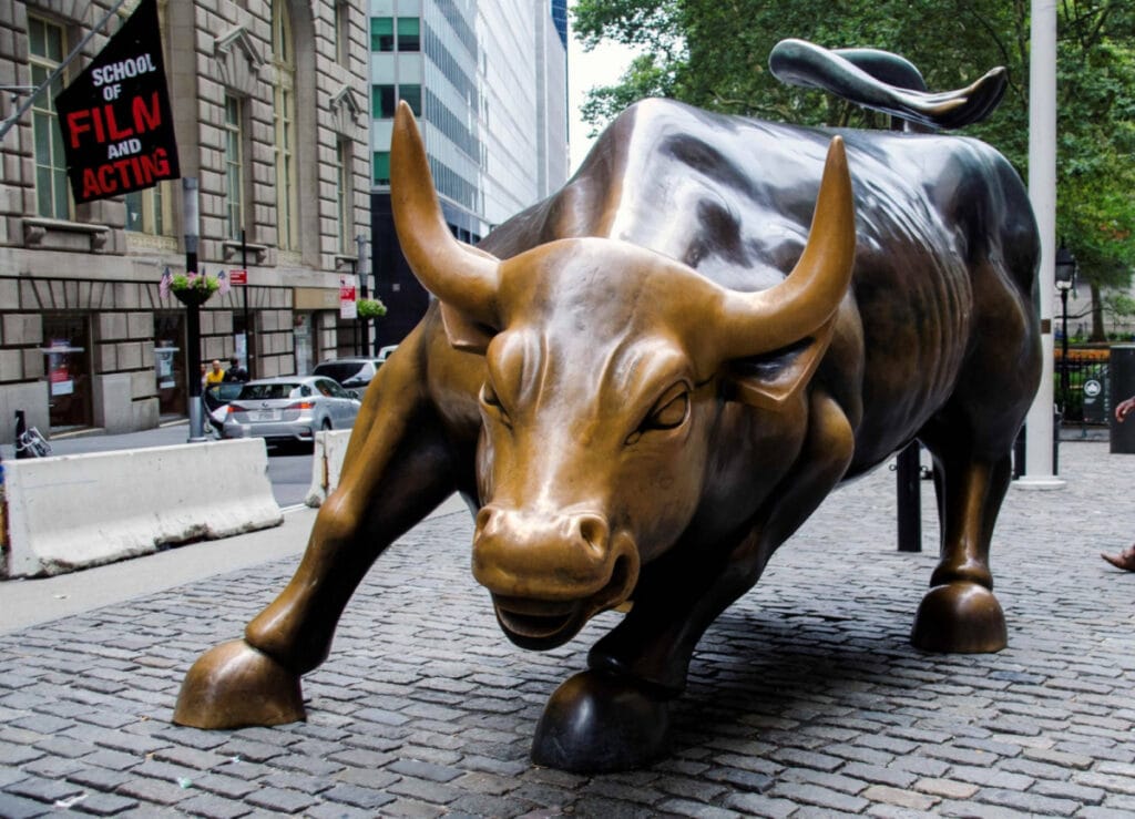 Byk na Wall Street, który symbolizuje hossę na giełdzie