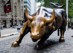 Byk na Wall Street, który symbolizuje hossę na giełdzie
